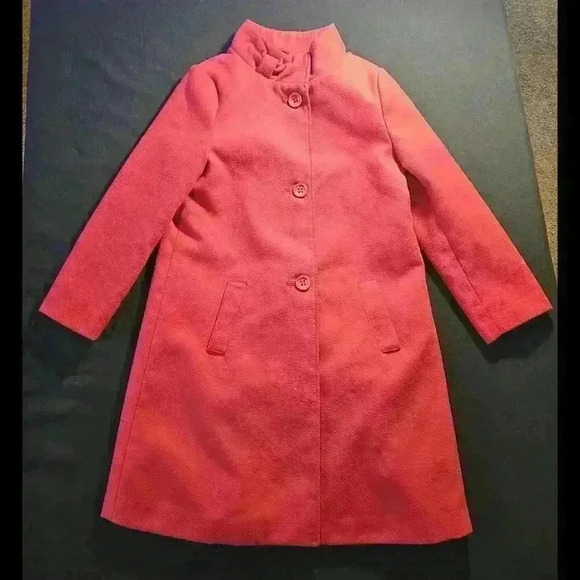 Stylish Red Overcoat - Perfect for Cold Weather - Picture 1 of 9